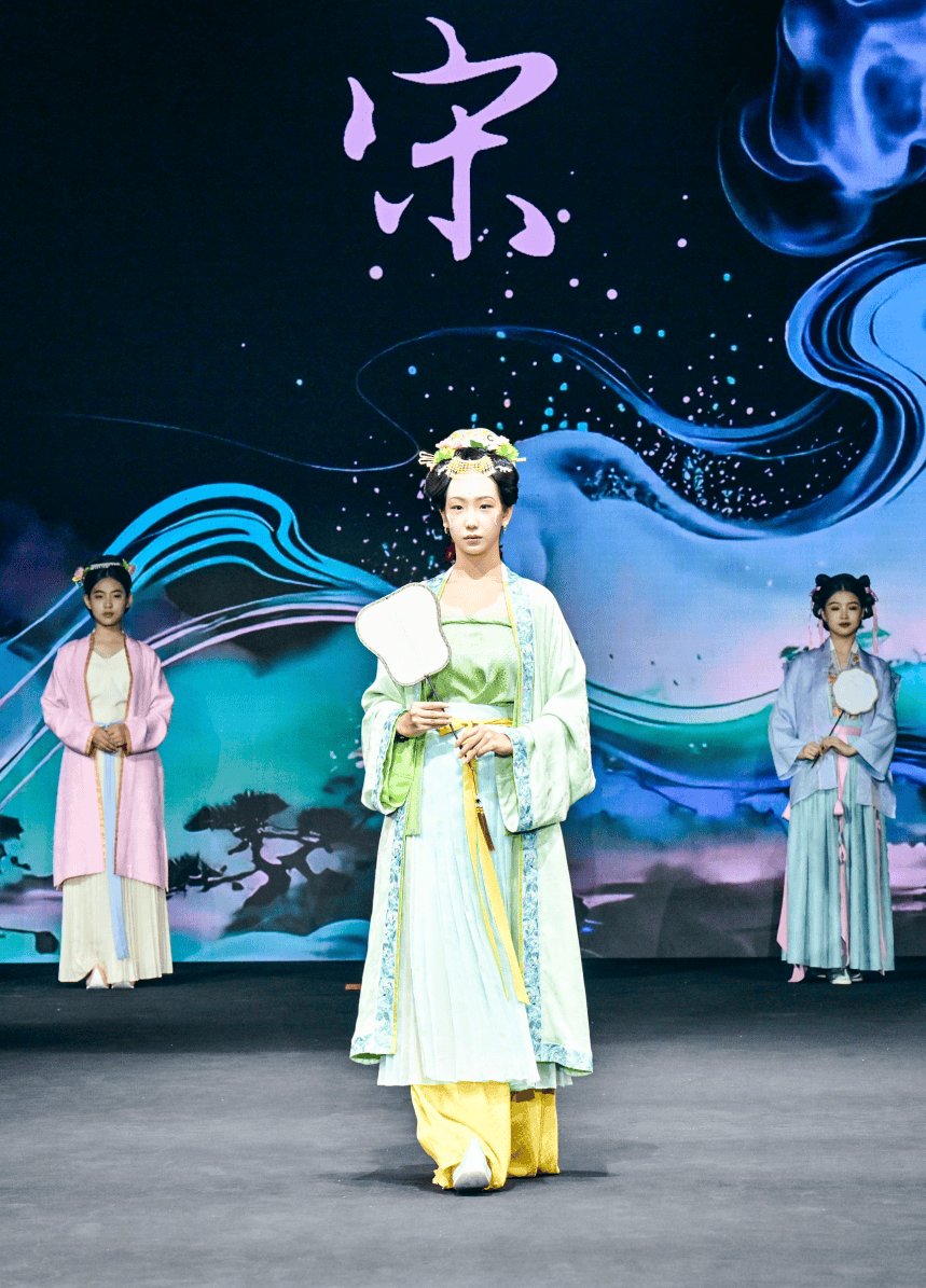惊艳！副中心开启少儿时装周！AI汉服大秀+VR体验，还有亲子工坊 (图11)