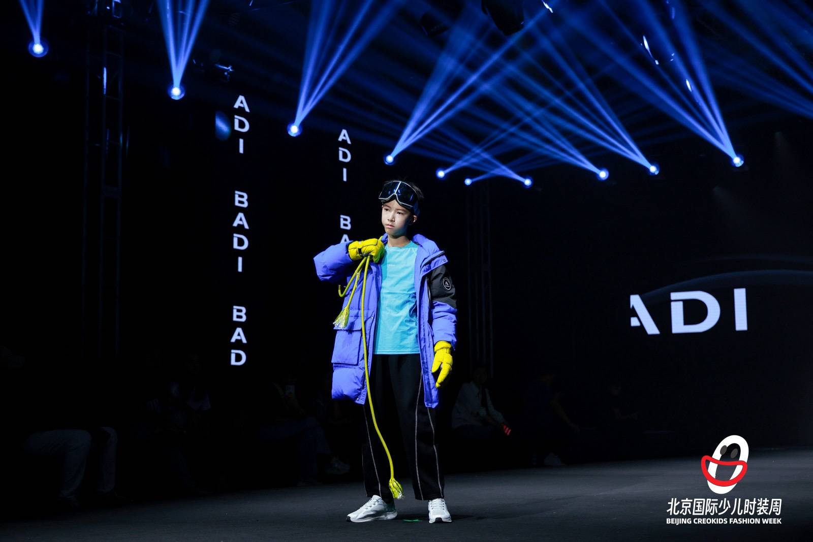 巴帝巴帝闪耀北京国际少儿时装周 2025 秋冬新品以“都市新主场，自然无边界”开启童装户外美学新篇 (图4)