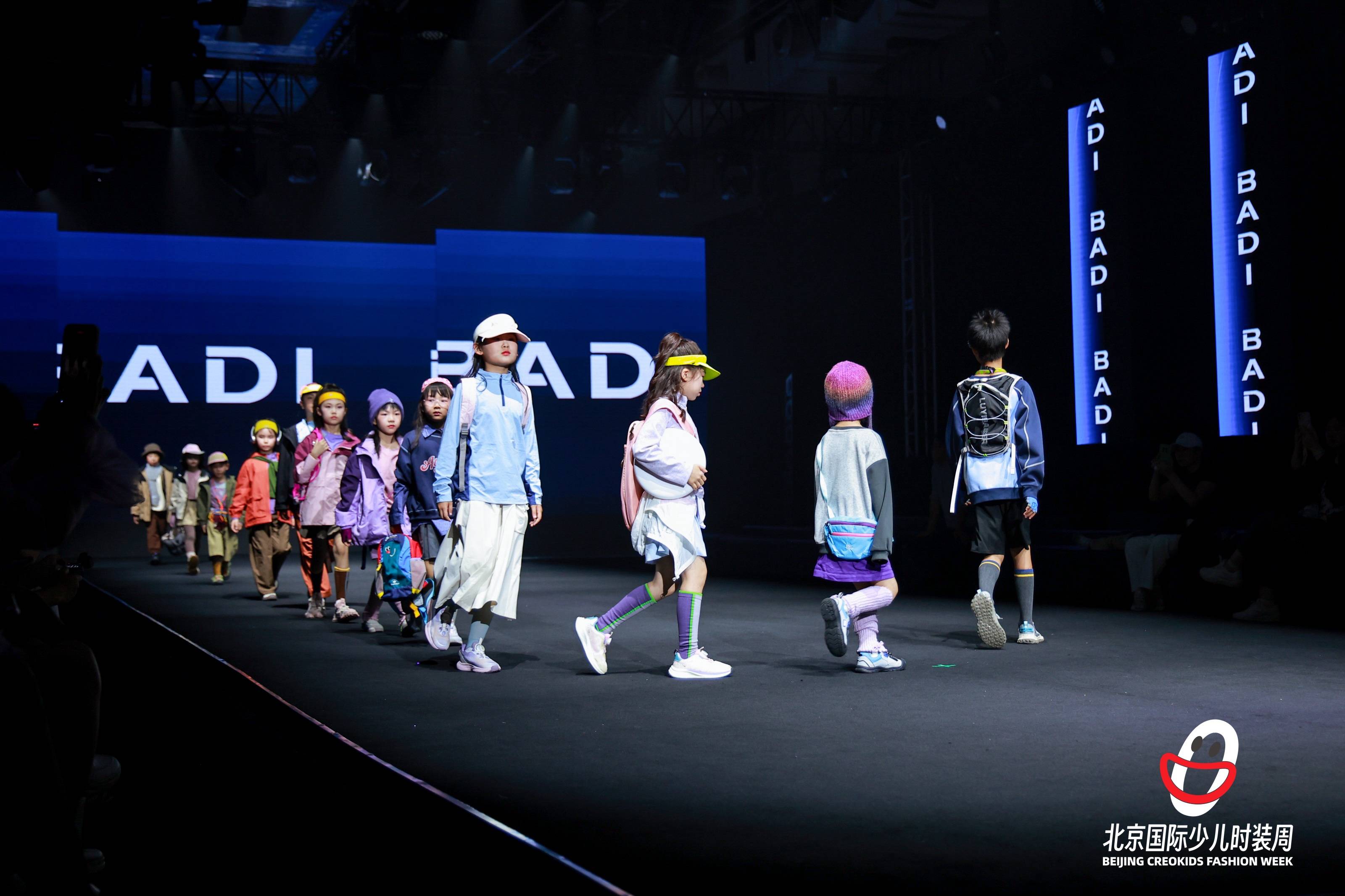 巴帝巴帝闪耀北京国际少儿时装周 2025 秋冬新品以“都市新主场，自然无边界”开启童装户外美学新篇 (图5)