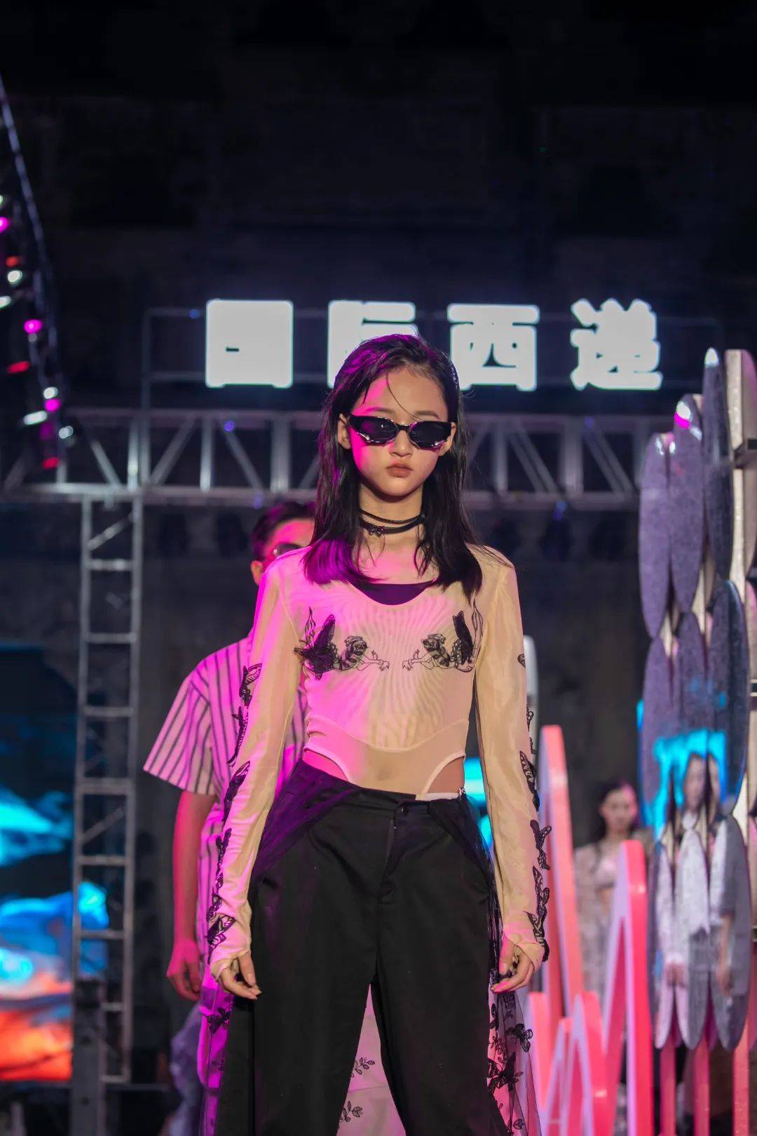 2025西递少儿时装周，T台光影流转，科技点亮未来！#来黟县享清凉 (图3)