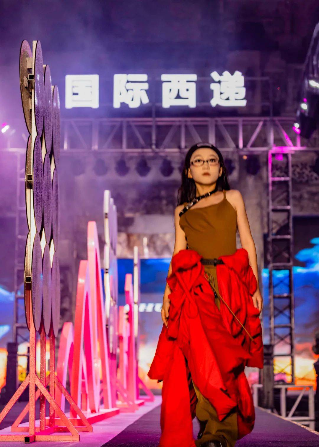 2025西递少儿时装周，T台光影流转，科技点亮未来！#来黟县享清凉 (图12)