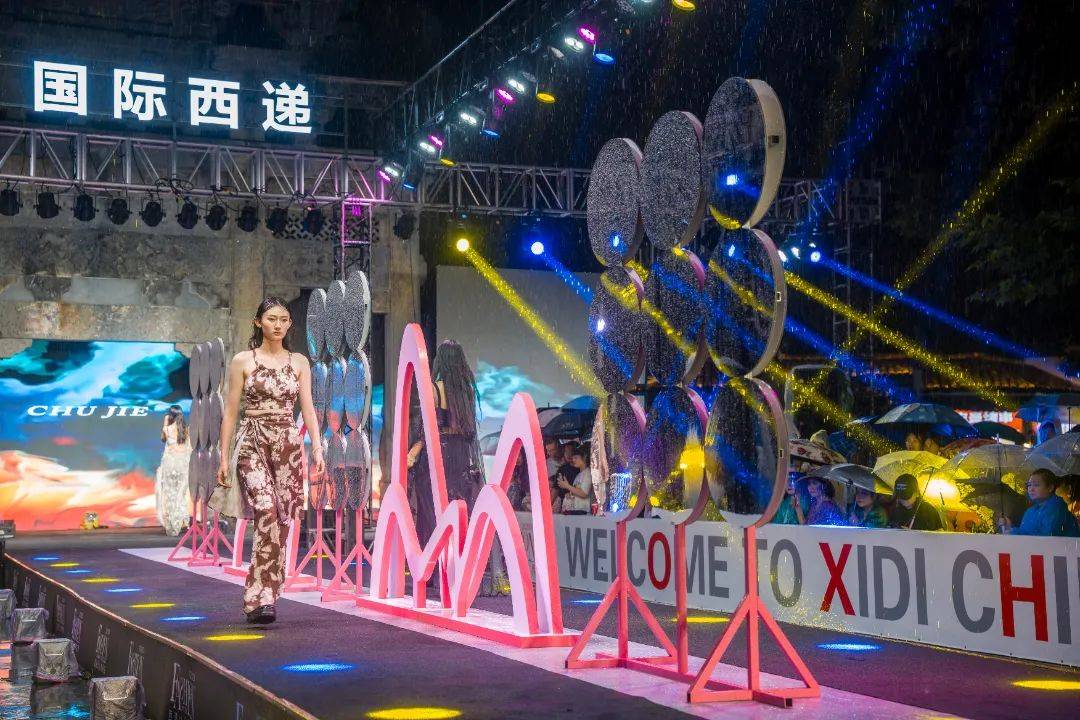 2025西递少儿时装周，T台光影流转，科技点亮未来！#来黟县享清凉 (图10)