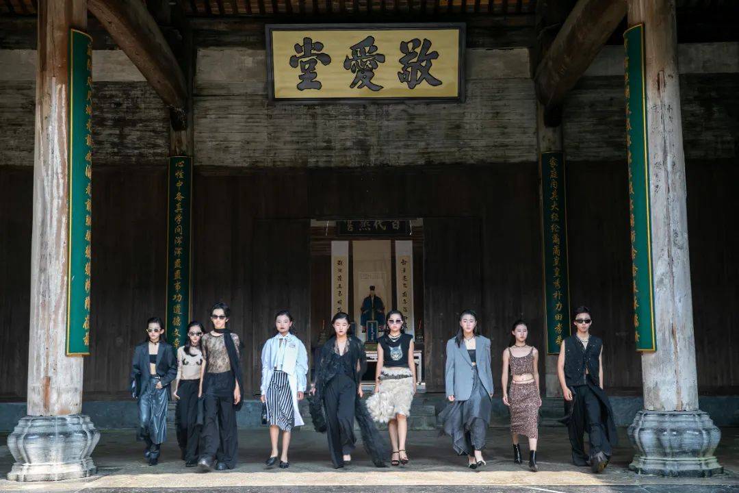 2025西递少儿时装周，T台光影流转，科技点亮未来！#来黟县享清凉 (图16)