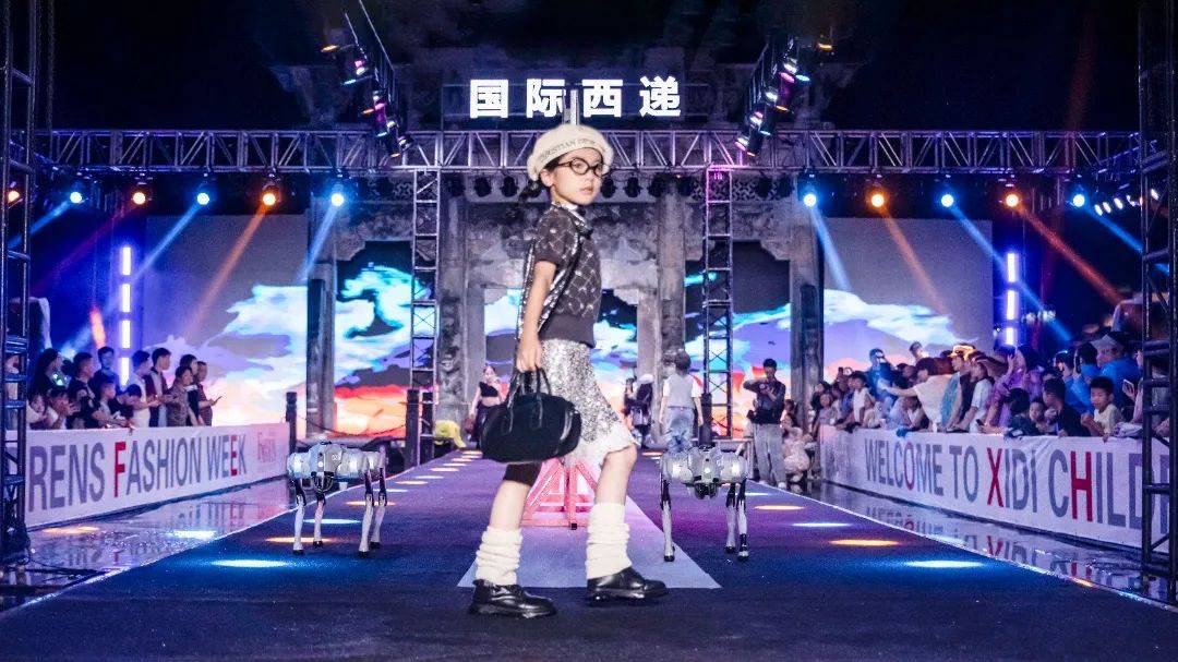 2025西递少儿时装周，T台光影流转，科技点亮未来！#来黟县享清凉 (图21)