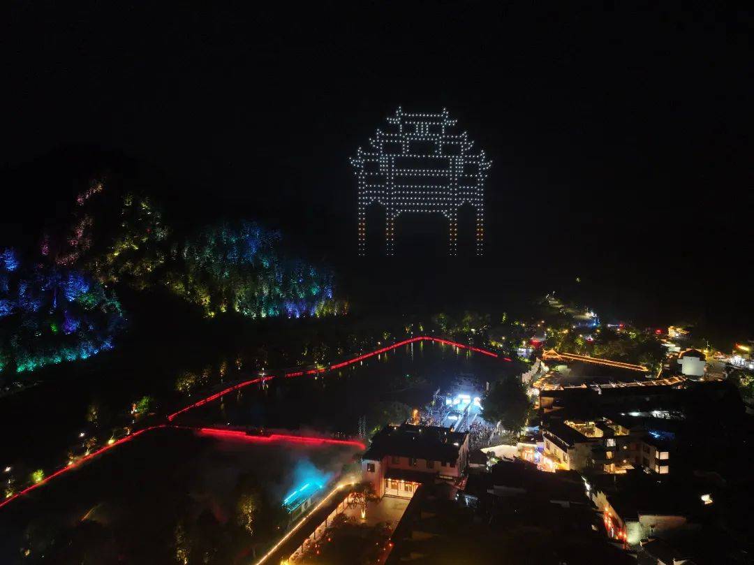 2025西递少儿时装周，T台光影流转，科技点亮未来！#来黟县享清凉 (图25)