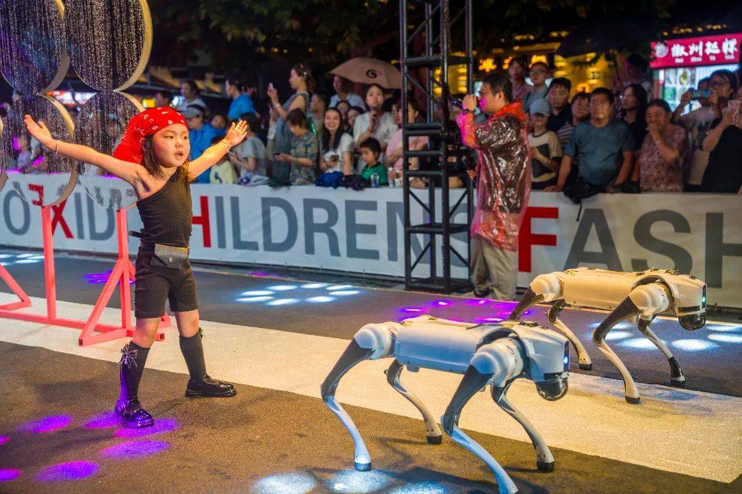 2025西递少儿时装周，T台光影流转，科技点亮未来！#来黟县享清凉 (图28)