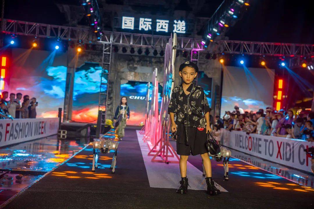 2025西递少儿时装周，T台光影流转，科技点亮未来！#来黟县享清凉 (图30)