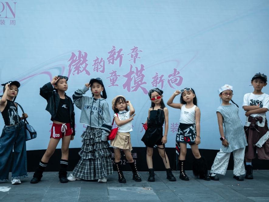 2025西递少儿时装周，T台光影流转，科技点亮未来！#来黟县享清凉 (图36)