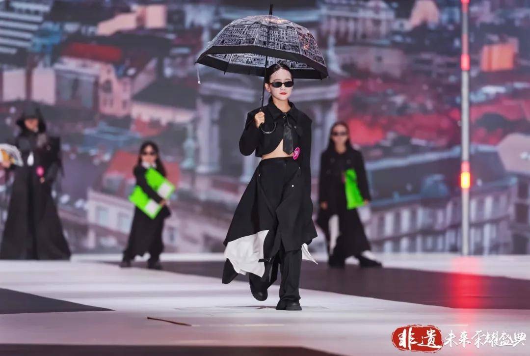 少儿模特T台焦点的秘密:如何练就超模气场? (图2) 少儿模特T台焦点的秘密:如何练就超模气场? (图2)