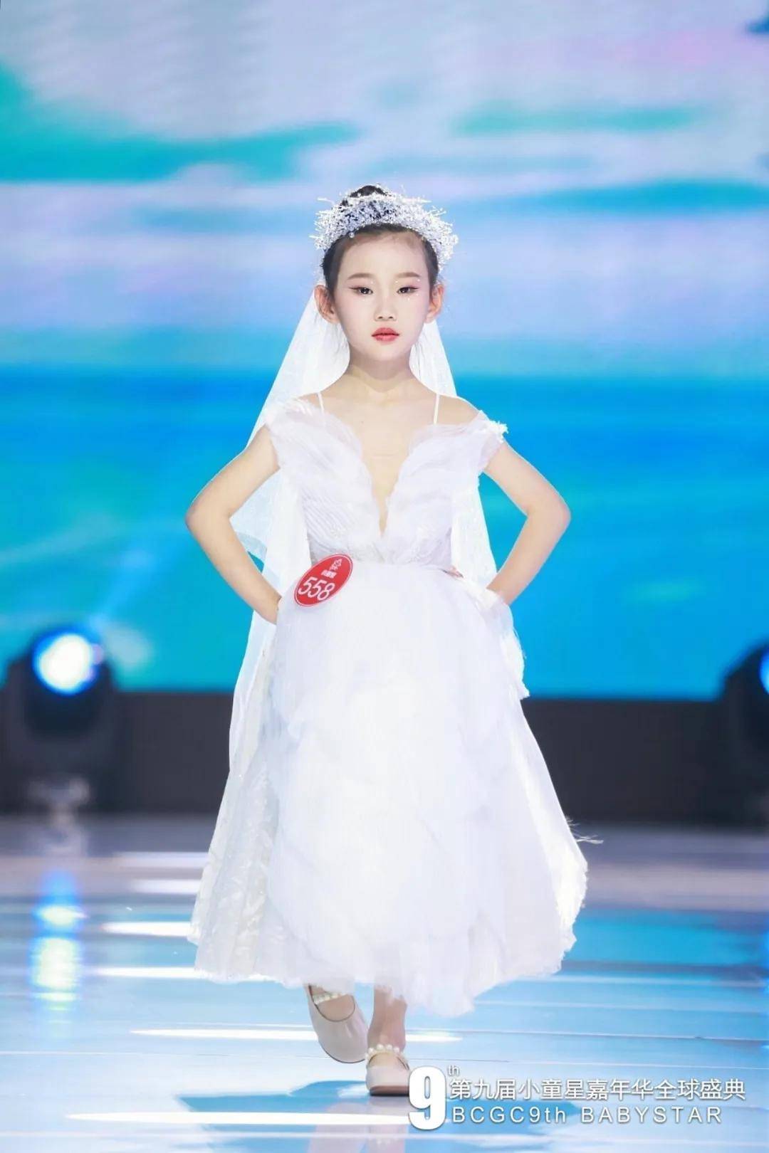 少儿模特T台焦点的秘密:如何练就超模气场? (图8) 少儿模特T台焦点的秘密:如何练就超模气场? (图8)