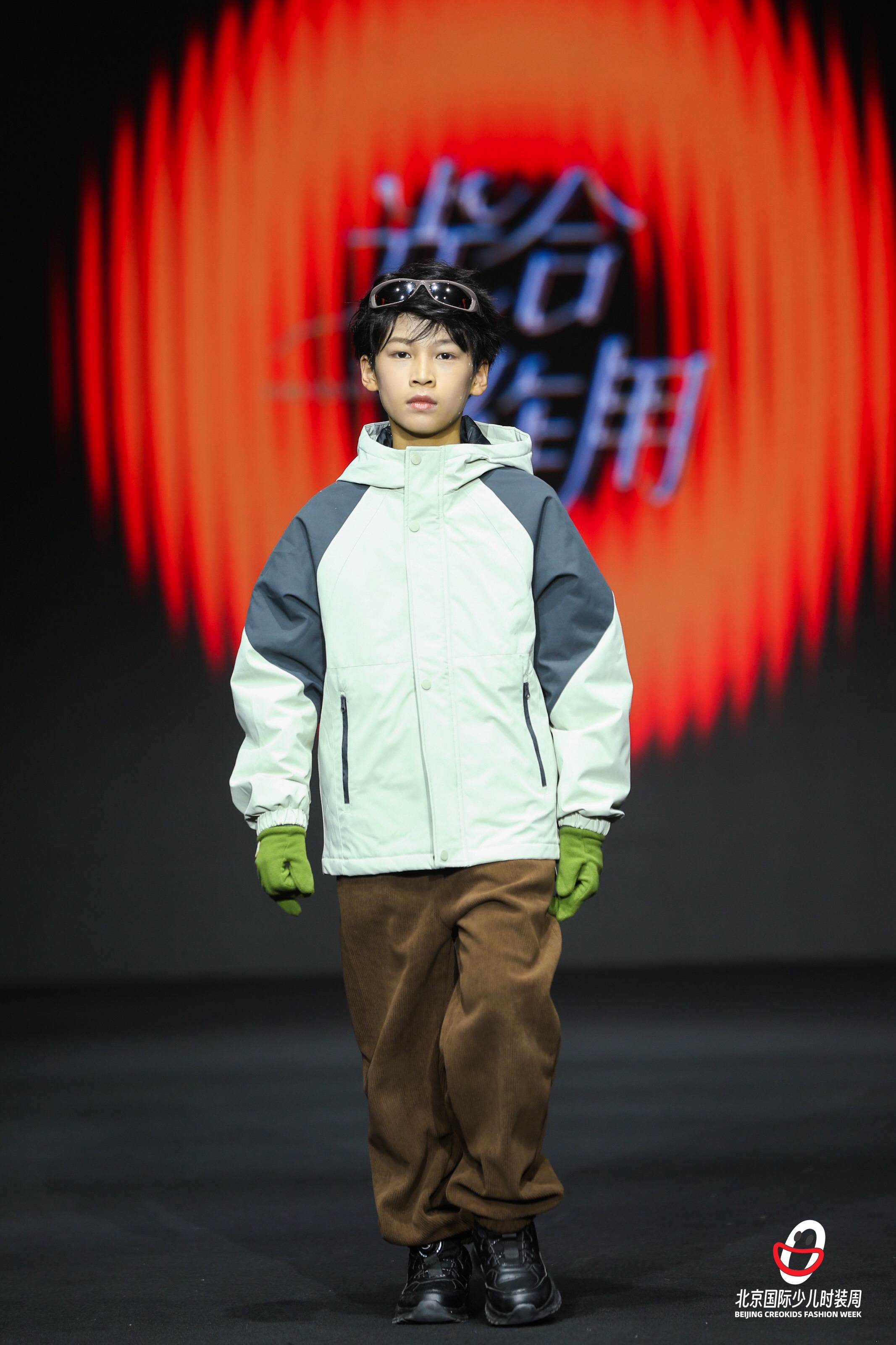 棉致携“光合作用”2025秋冬新品登陆北京国际少儿时装周：以自然之序，守护孩童本真生命力 (图4)