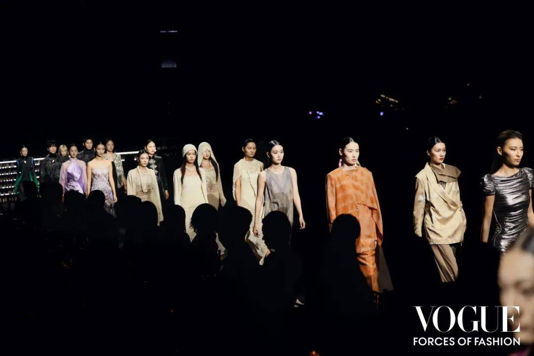 湾区时尚璀璨绽放，S/S 2025深圳时装周照亮潮流未来 (图2)