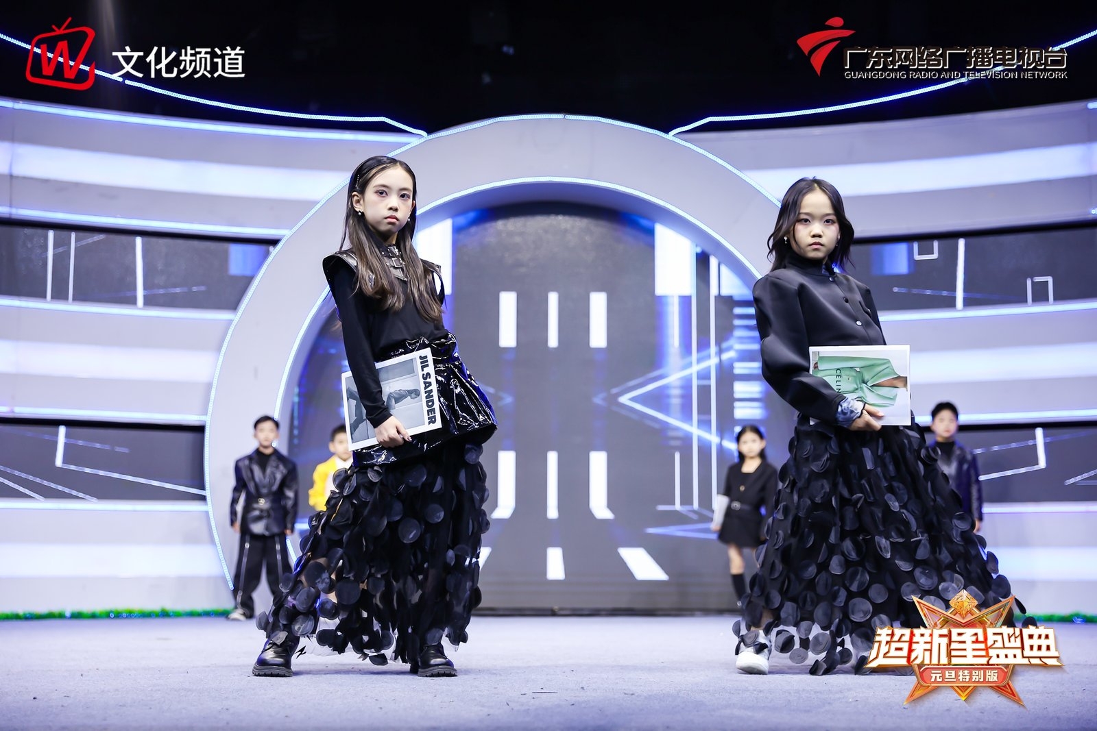 《超新星盛典》超模小分队节目彩排花絮(图4)