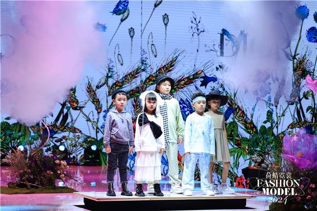 荷蜻霓裳少儿艺术盛典：模特之路，步步生花 (图1)