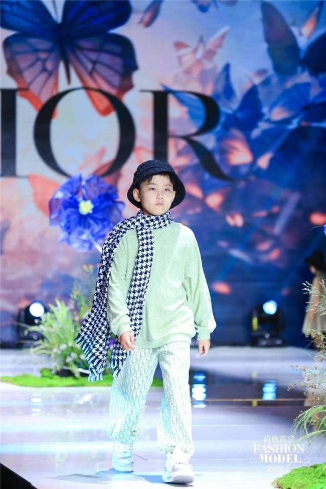 荷蜻霓裳少儿艺术盛典：模特之路，步步生花 (图3)