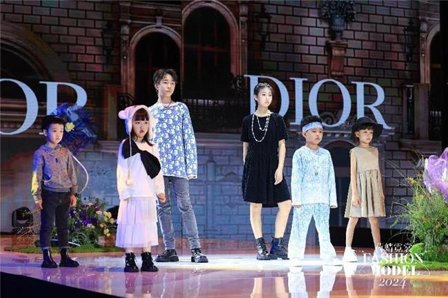 荷蜻霓裳少儿艺术盛典：模特之路，步步生花 (图4)