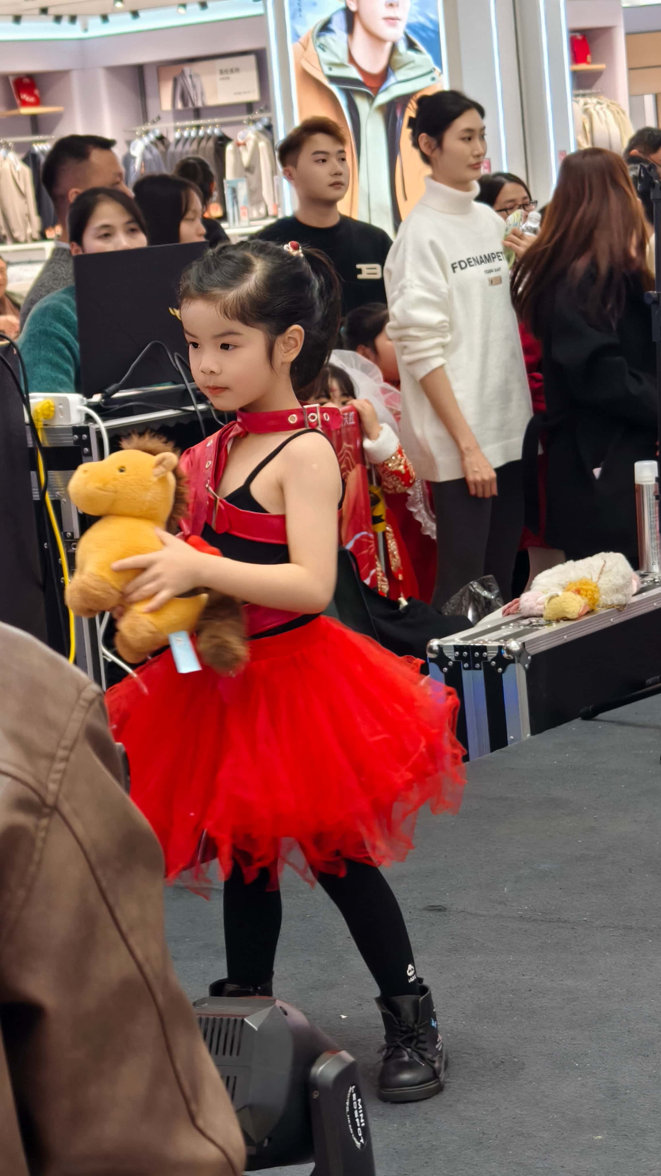 IMG_20260125_150853.jpg 融媒广视电影集团新年汇演圆满举办 童趣艺彩点亮龙岗新春(图6)