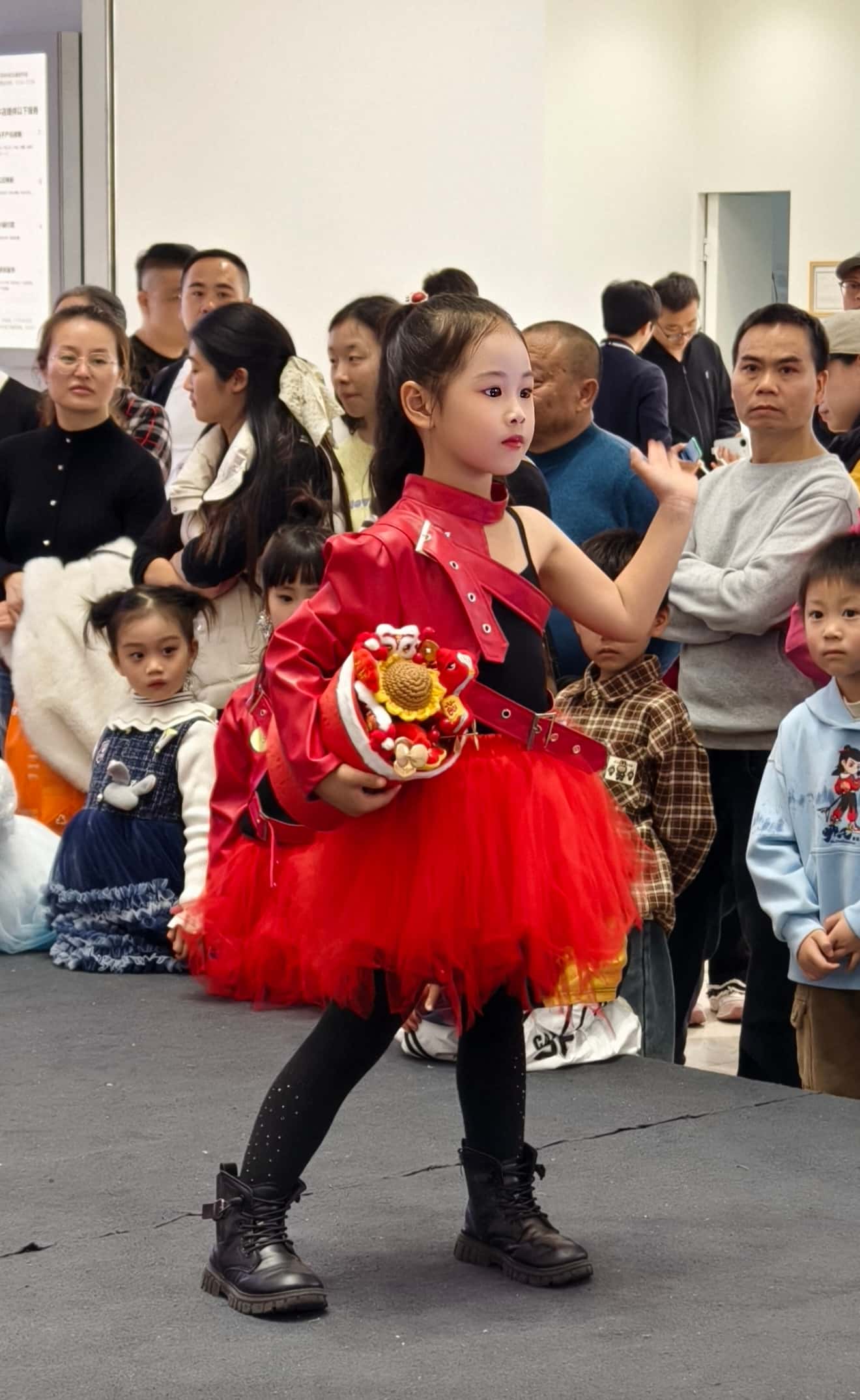 少儿 T 台走秀闪耀新春 融媒广视电影集团助力孩子绽放艺术梦想(图2)