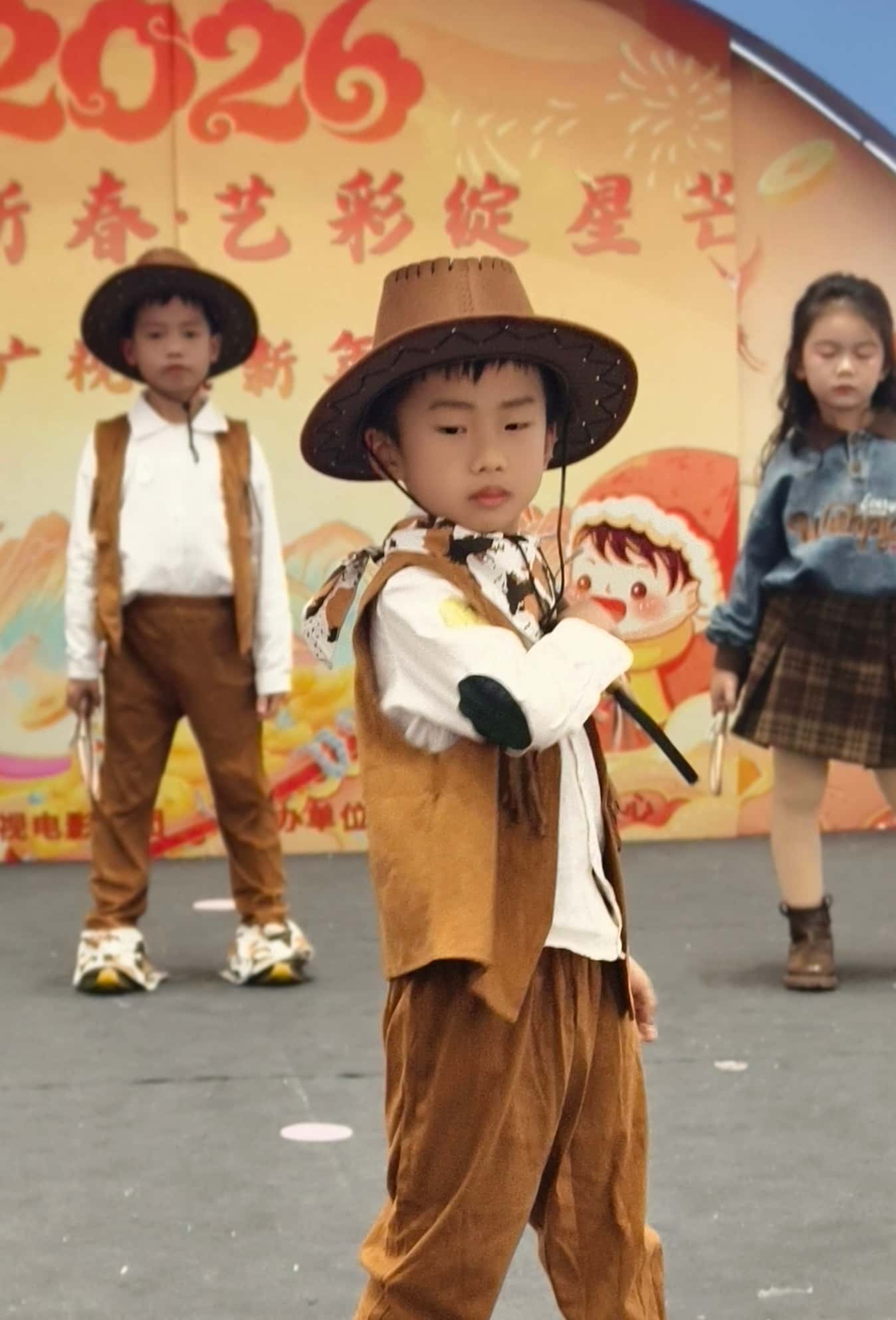 少儿 T 台走秀闪耀新春 融媒广视电影集团助力孩子绽放艺术梦想(图4)