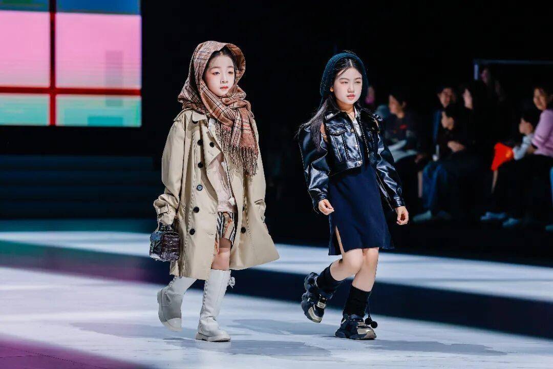 2026米兰时装周刷屏！原来学模特，是在为未来铺路(图7)