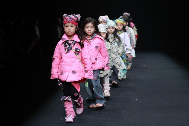 童真点亮时尚 创新赋能发展(图1)