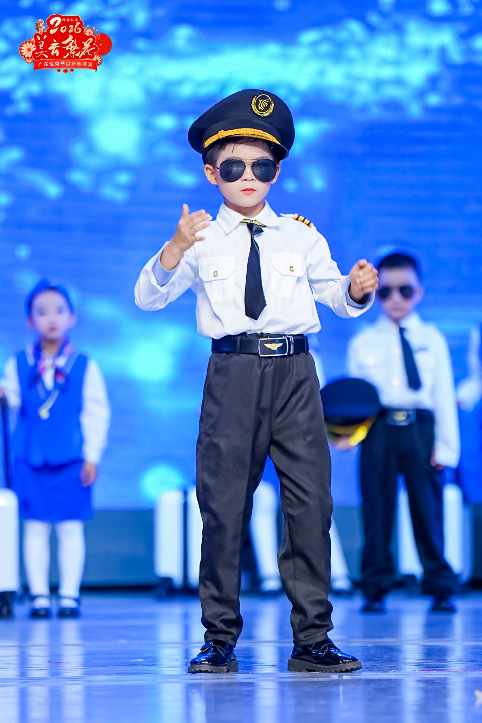 融媒广视电影集团艺员齐聚深圳 2026 美育繁花春晚打造专属艺术舞台(图2) 融媒广视电影集团艺员齐聚深圳 2026 美育繁花春晚打造专属艺术舞台(图2)