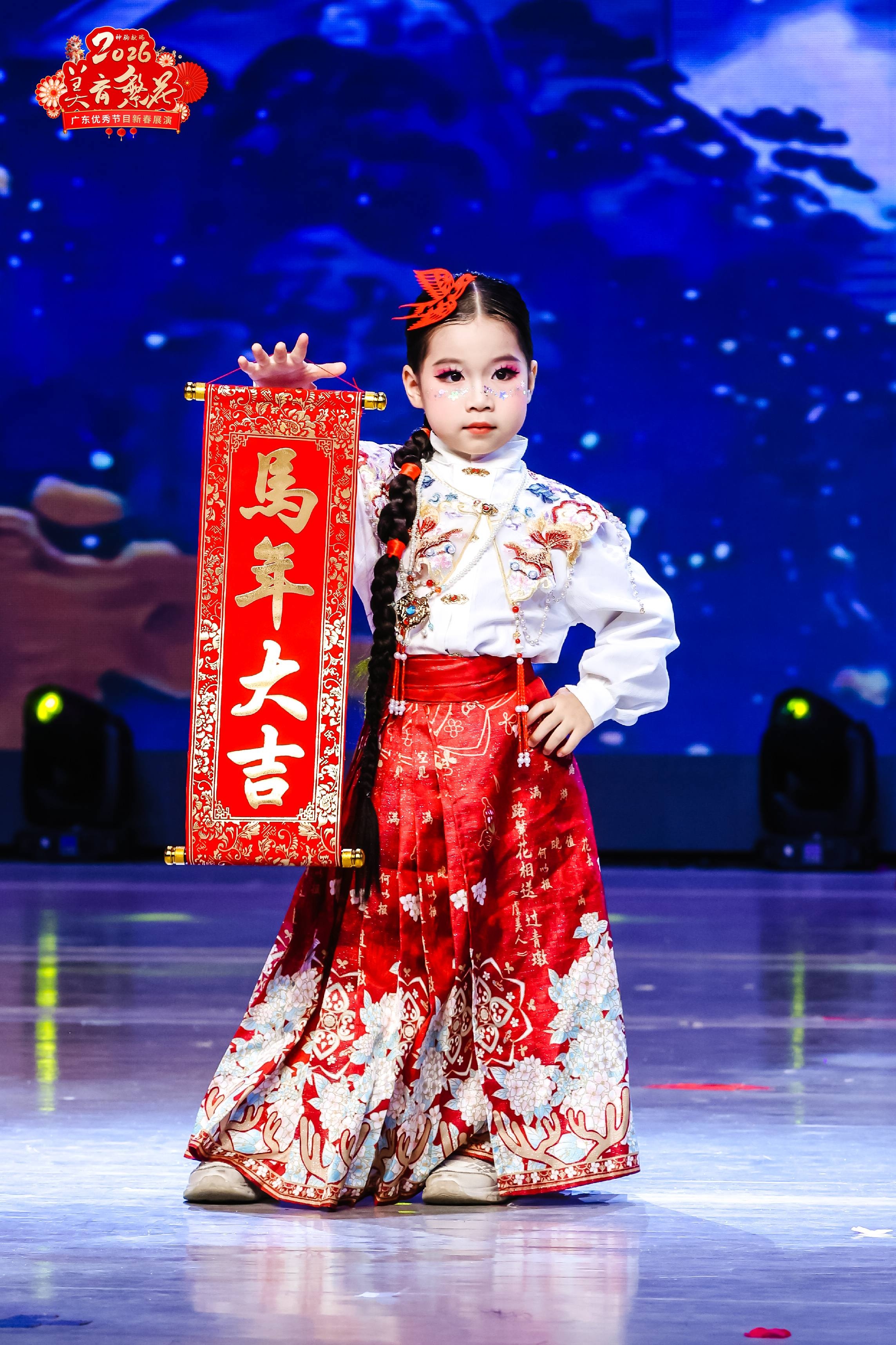 融媒广视电影集团艺员齐聚深圳 2026 美育繁花春晚打造专属艺术舞台(图4) 融媒广视电影集团艺员齐聚深圳 2026 美育繁花春晚打造专属艺术舞台(图4)