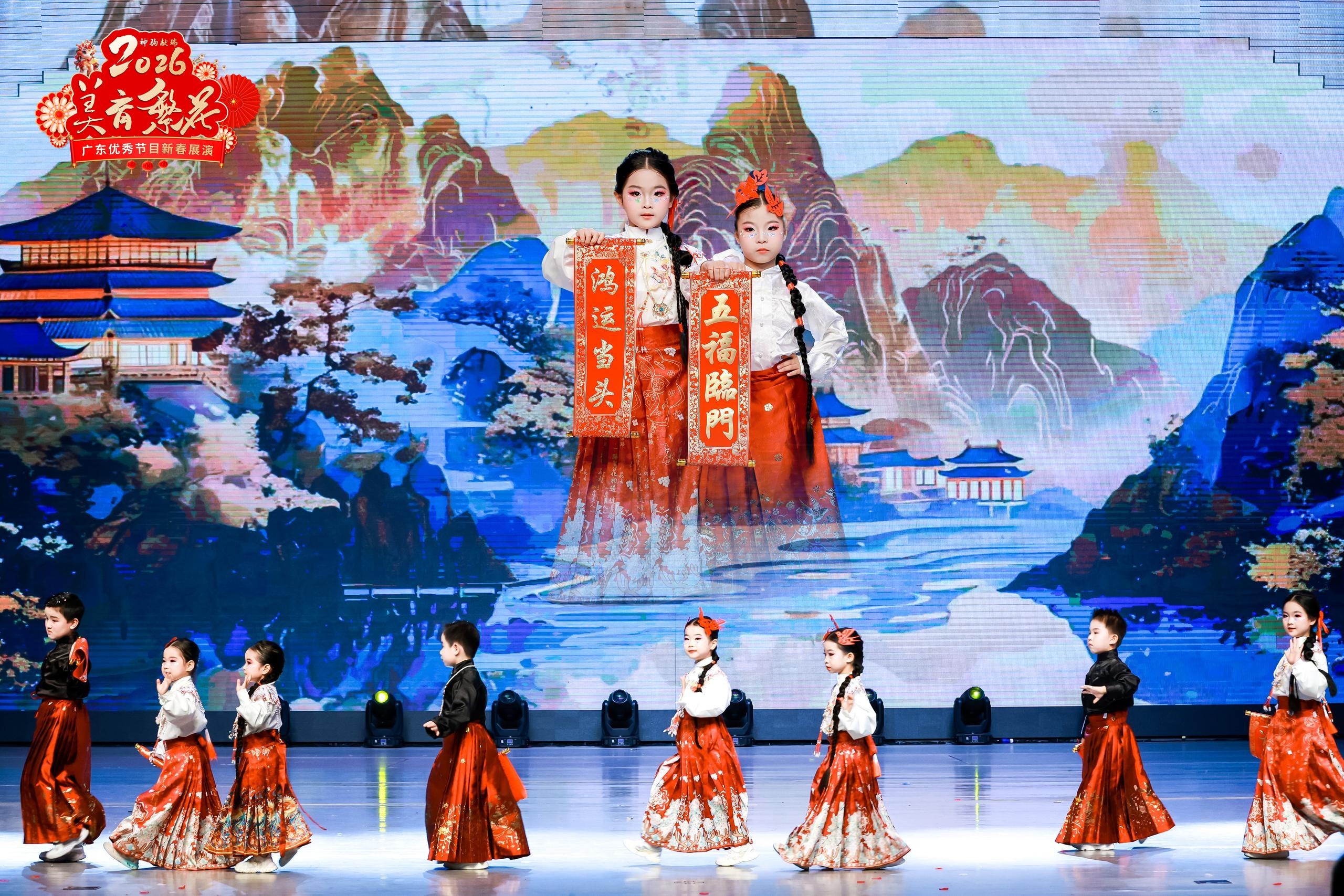 传统与现代碰撞2026美育繁花广东少儿春晚融媒广视电影集团点亮深圳新春(图1)