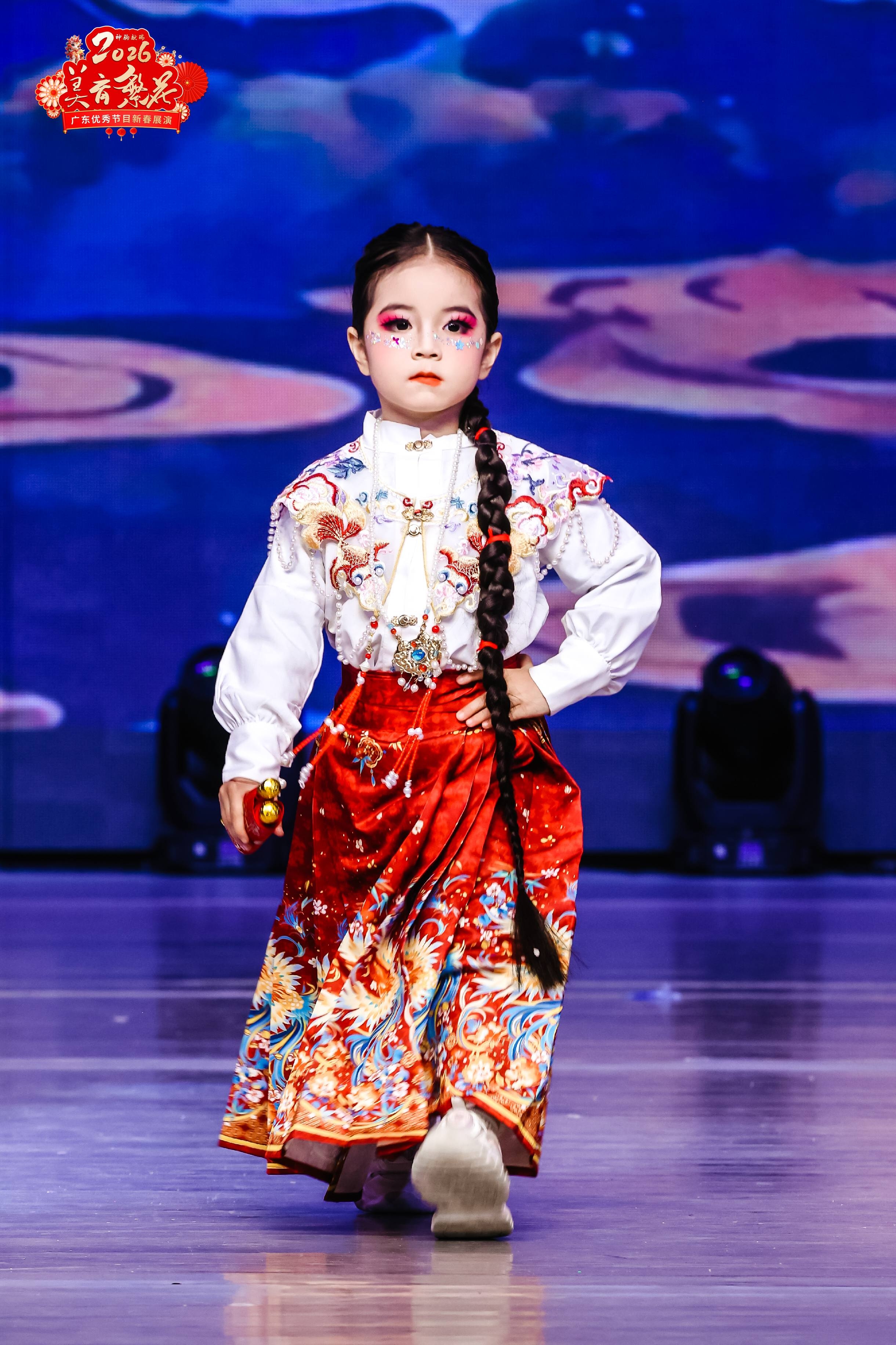 传统与现代碰撞2026美育繁花广东少儿春晚融媒广视电影集团点亮深圳新春(图2)