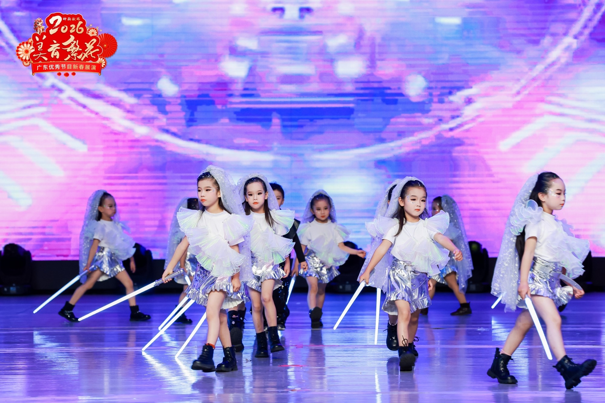 传统与现代碰撞2026美育繁花广东少儿春晚融媒广视电影集团点亮深圳新春(图3)