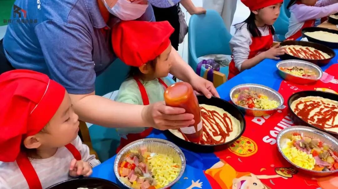 融媒广视电影集团携手达美乐 亲子披萨DIY点亮少儿成长时光(图2)