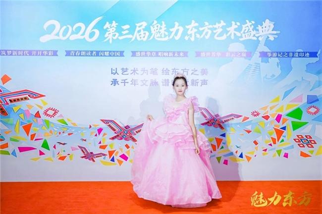 张庭玮以荣耀代言人身份璀璨绽放第三届魅力东方艺术盛典(图1) 张庭玮以荣耀代言人身份璀璨绽放第三届魅力东方艺术盛典(图1)