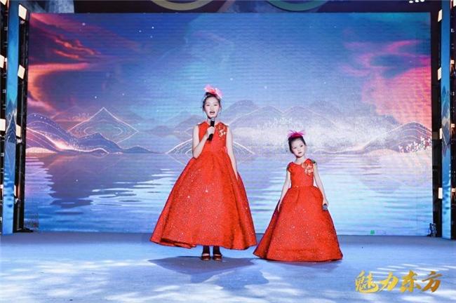 张庭玮以荣耀代言人身份璀璨绽放第三届魅力东方艺术盛典(图4) 张庭玮以荣耀代言人身份璀璨绽放第三届魅力东方艺术盛典(图4)