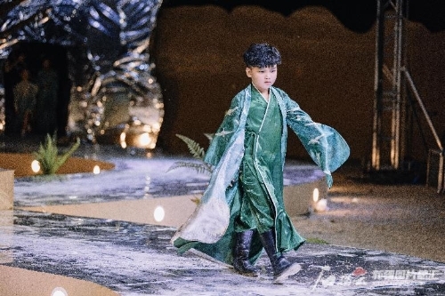 丝路巡迹2023年全国文化交流周暨全国青少年模特大赛”落幕(图1)