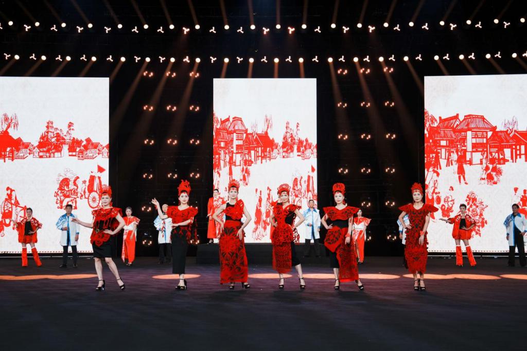 兴风采 时尚秀 少儿 & 银龄模特才艺大赛暨金融知识教育宣传主题活动圆满收官(图2)