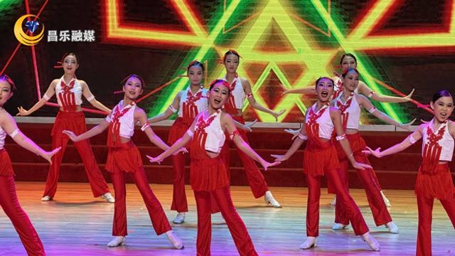 潍坊昌乐:“少年逐光舞耀芳华”红舞裙体育舞蹈艺术节举行(图1) 潍坊昌乐:“少年逐光舞耀芳华”红舞裙体育舞蹈艺术节举行(图1)