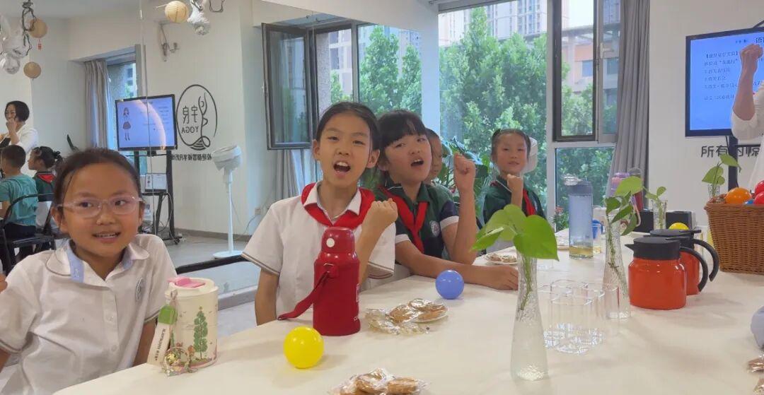 东城逸家教育集团奥龙小学二（2）班知行成长共同体开展“小小演说家”口才演讲主题活动(图2)