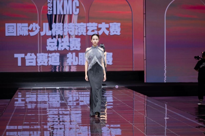 徐婉媚2025 IKMC 国际少儿模特演艺大赛获奖(图2) 徐婉媚2025 IKMC 国际少儿模特演艺大赛获奖(图2)